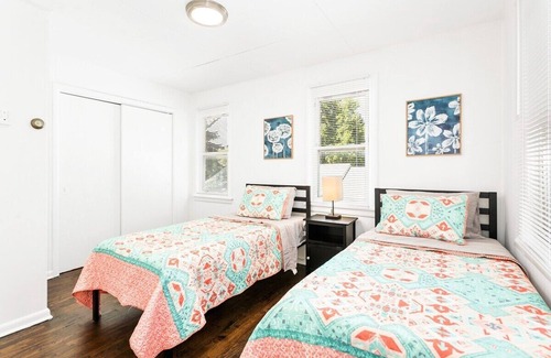Independence House | Great for Groups Convenient Location Near Stadiums