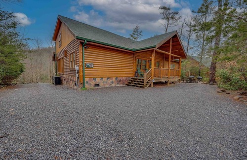 Cosby Cabin | Great for Groups - Heated Pool, Theatre, Tickets