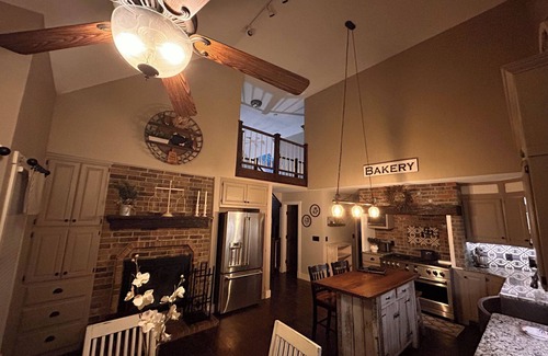 Greenwich House | Great for holiday. Large areas, Christmas Tree, Hot Tub, Fireplace, game room