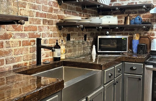 Greenwich House | Great for holiday. Large areas, Christmas Tree, Hot Tub, Fireplace, game room