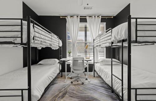 Frisco Apartment | Great for kids Sleeps 10 Lux 2B The Star Toyota Legacy West