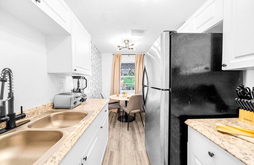 Survey Creek Apartment | Great for Large Gatherings–Sleeps 19–PalmWaveStays