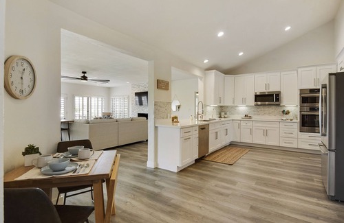 Fountain Hills House | Great for Large Families, Fountain View, Free Heated Pool, Man Cave, & Hot Tub