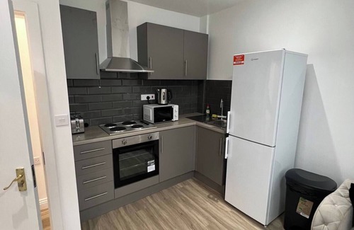 Liverpool Apartment | Great for Longer Stays | W/M | Smart TV | Free Parking
