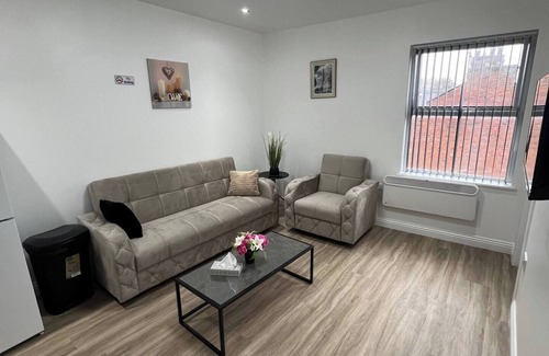 Liverpool Apartment | Great for Longer Stays | W/M | Smart TV | Free Parking