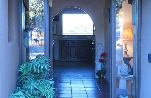 West Alameda House | GREAT FOR SMALL GROUPS OR FAMILIES - ONLY 5 MILES TO PLAZA!