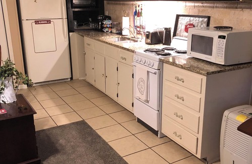 Tuscaloosa Condo | GREAT FOR TRAVELING NURSES— ABOUT 2 MILES FROM DCH REGIONAL MEDICAL CENTER