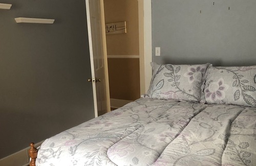 Lower Burns Park House | Great game day stay!