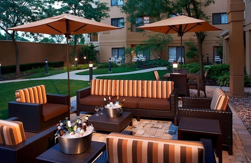 West Dundee House | Great Games at NOW Arena! FREE Parking, Indoor Swimming Pool, Pets Allowed!
