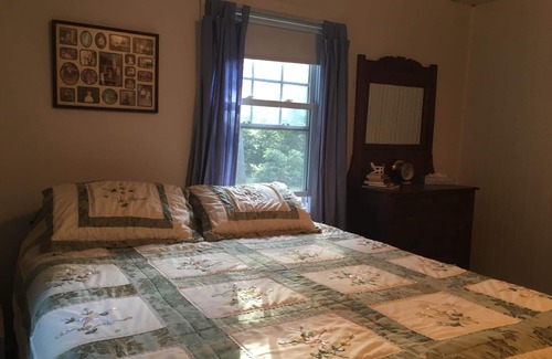 Manomet House | Great getaway for a family/two located on a quiet road, a 2 min walk to beach.