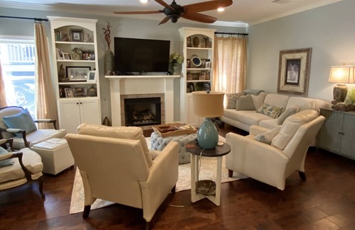Oxmoor Cottage | Great getaway in Oxford for Christmas or New Years! Like a Hallmark Movie!