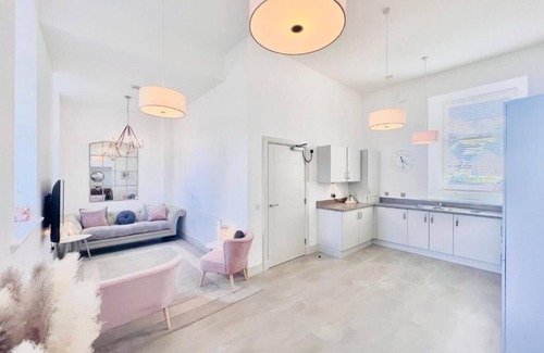 South Galson House | Great Glen Townhouse - 5 mins drive from City Centre