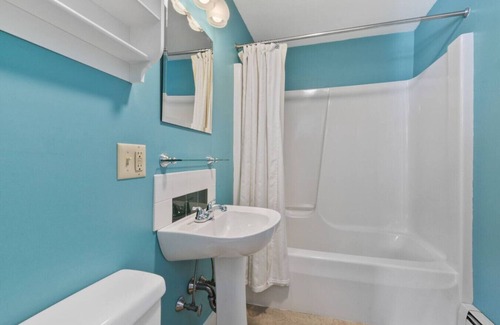 Southwest Harbor House | Great Harbor Inn Bermuda Room 22