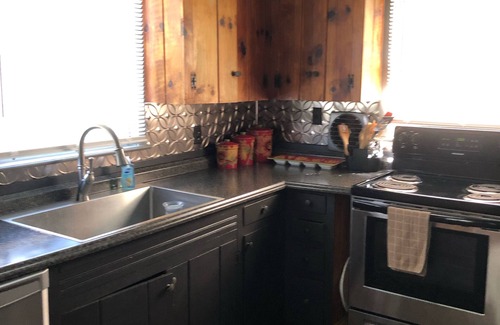 Lynn House | Great home downtown Columbus, Monthly rental, walk to restaurants and shops