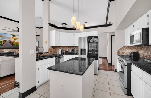 Fairvilla House | Great home with a very large pool to enjoy with the whole family.