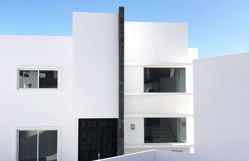 Libertad House | Great house, ocean view & walking distance to town