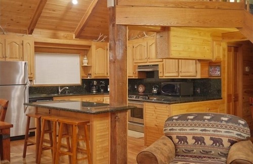 Ptarmigan Mountain House | Great House w/Huge Deck & Hot Tub by Factory Outlets & Free Shuttle 6 Ski Areas