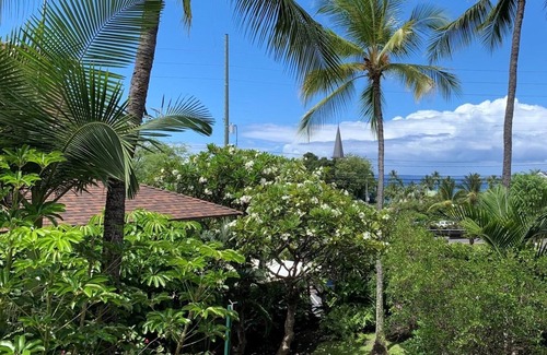 Historic Kailua Village Condo | Great in town location for this 1 bedroom condo with ocean view