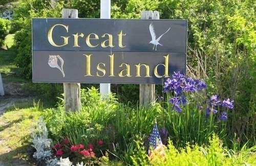 Snug Harbor House | Great Island! 4 BR/2BA, central air, walk to BI ferry/beach