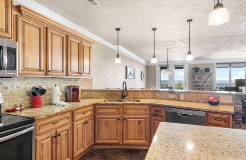 Indian Point Condo | Great Lake Views in Spacious Luxury Condo at Treehouse 1402! Free Tickets to Branson Attractions!