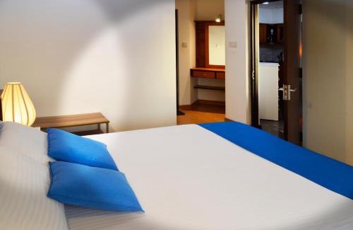 Thalapathpitiya Apartment | Great Location Living, Modern 2-Bed Apartment with Pool & Gym, Full Amenities, Long Stays Welcome