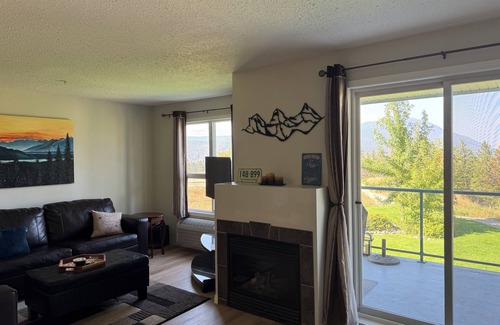 East Kootenay Condo | Great Location for Winter Activities | Amazing Views | 2 BDR & 2 Bath End Unit