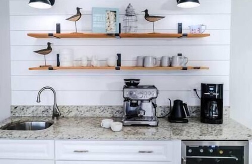 Florida Ridge House | Great Location, 10 Mins to Beach, Vero Pool House