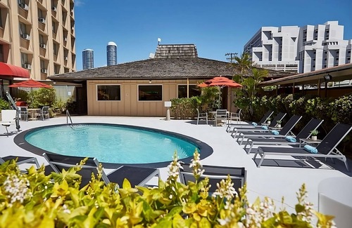 Ala Moana House | Great Location! 4 Comfortable Units, Onsite Pool, Pets Allowed
