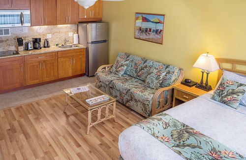 McCully - Moiliili Condo | 🤩Great location🤩 8 guests~same floor (15)~ ✅ 2 studios ✅ free parking