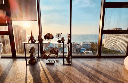 Pattaya Bay Apartment | Great Location - Awesome Pool