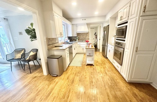 Wasco House | Great location-family friendly-Kids playroom-Spacious
