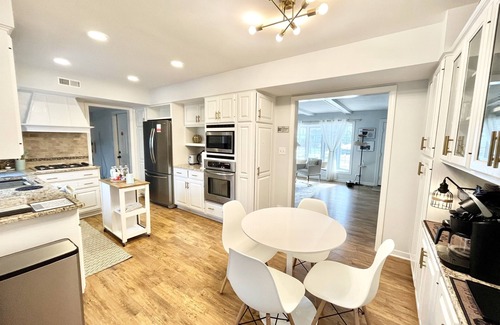 Wasco House | Great location-family friendly-Kids playroom-Spacious