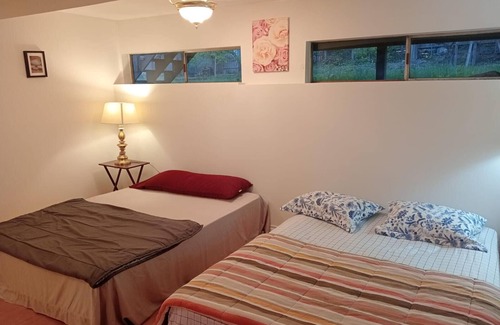 Guildford House | Great Location, Family Room for 6 Near Guildford Town Center, Surrey!