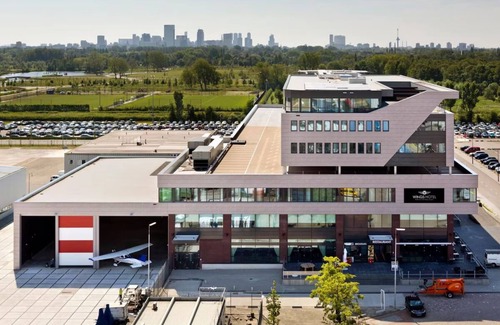Zestienhoven Hotel | Great Location for Flyers – Walk to the Airport, Relax in Style! Onsite Dining