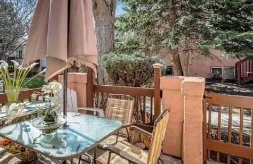 Aurora House | Great location for your Aurora visit