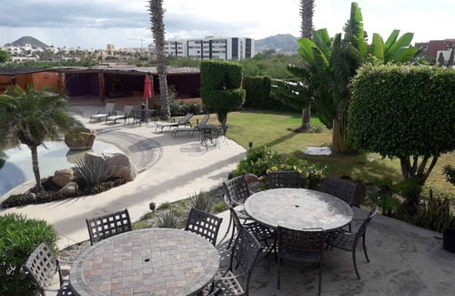 El Tezal Apartment | Great Location ! King bed studio apt Pool Wifi Netflix BBQ—2 blocks to the beach