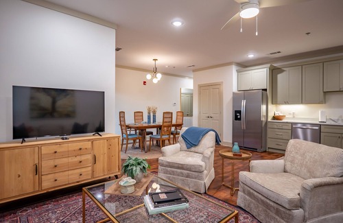 Oxford Apartment | Great location, newly constructed, very convenient! 5 Min. from Campus & Square!