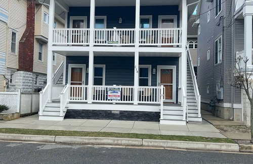 North End Condo | GREAT LOCATION-Next To Beach In Beautiful OC