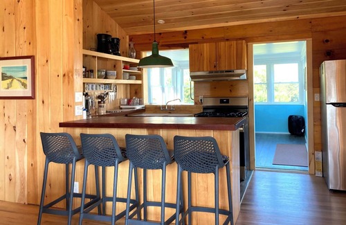 Davis Park House | GREAT LOCATION, OCEAN VIEWS, AC and heat, WiFi, MAJOR RENO IN 2024/2025