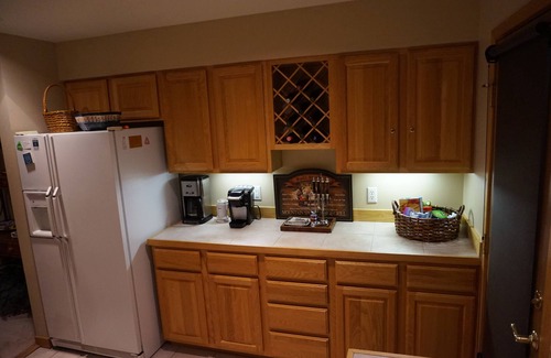 Four O'Clock House | Great Location! Short walks to Ski Lifts, Main St, Pool & Spa, & Activities