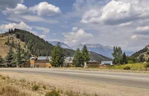 Summit Cove House | GREAT LOCATION! Ski Breck & Keystone home to lift!