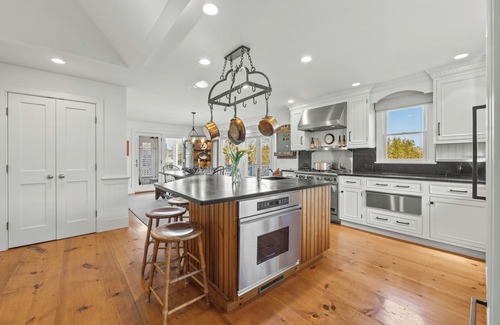 Chatham House | Great Location Steps to Chatham Lighthouse & Town