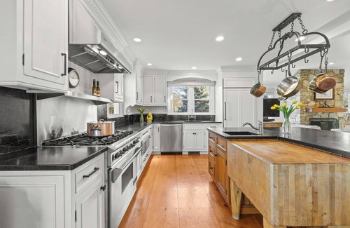 Chatham House | Great Location Steps to Chatham Lighthouse & Town