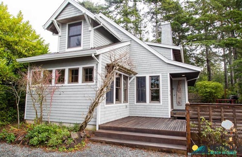 Manzanita House | Great Location, unique, close to town, hot tub, dog friendly!
