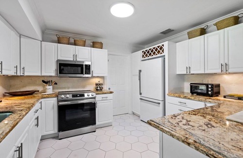 Deerfield Beach House | Great Location: super comfort & style Boca-Drfld - 1.5mi to beach!