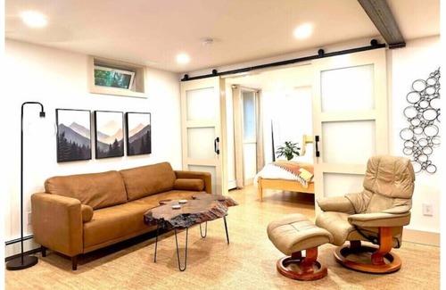 Burlington Apartment | Great location, newly-finished, bright 1-bedroom