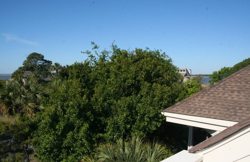 Spinnaker Beachhouses House | Great Location! Walk to Beach, Club, Golf, Pools! Distant Ocean Views! Amenity Cards!