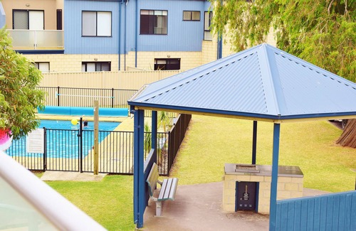 Cowes House | Great location: Walking distance to the beach & town centre!