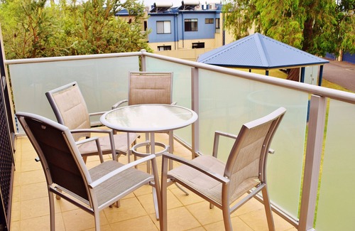 Cowes House | Great location: Walking distance to the beach & town centre!