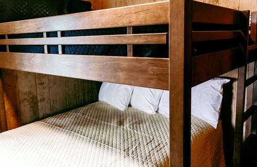 Arnolds Park Cottage | Great Low Priced Cottages at the Bridges Bay Resort!
